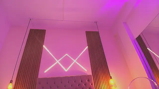 Snapshot of Sophia_turneer chatting on 10/15/25, 04:34 Sophia turneer online show from 10/15/25, 04:34