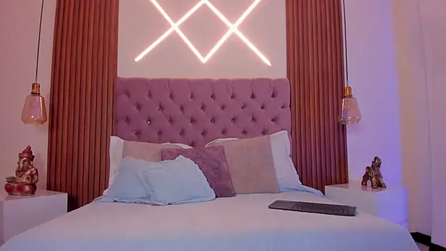 Snapshot of Sophia_turneer chatting on 12/13/25, 08:04 Sophia turneer online show from 12/13/25, 08:04