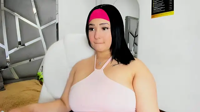 Snapshot of Catherinee69_x chatting on 09/22/25, 04:03 Catherinee69 x online show from 09/22/25, 04:03