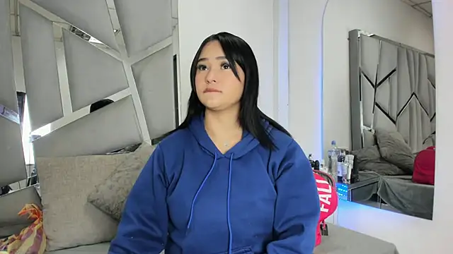 Snapshot of Catherinee69_x chatting on 10/10/25, 03:27 Catherinee69 x online show from 10/10/25, 03:27