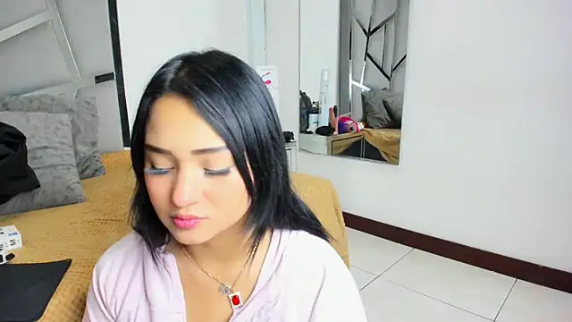 Snapshot of Catherinee69_x chatting on 10/16/25, 02:23 Catherinee69 x online show from 10/16/25, 02:23