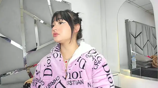 Snapshot of Catherinee69_x chatting on 10/18/25, 03:53 Catherinee69 x online show from 10/18/25, 03:53