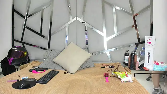 Catherinee69 x online show from 12/04/25, 03:38