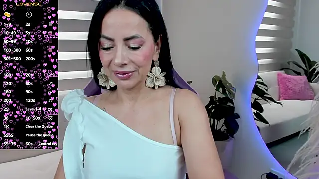 veronika naughty online show from 11/17/25, 02:56