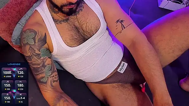 Snapshot of mikemulerr chatting on 11/26/25, 09:05 mikemulerr online show from 11/26/25, 09:05