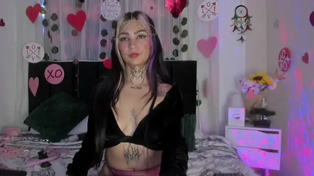 Snapshot of party-naugthysex chatting on 02/15/25, 01:38 party-naugthysex online show from 02/15/25, 01:38