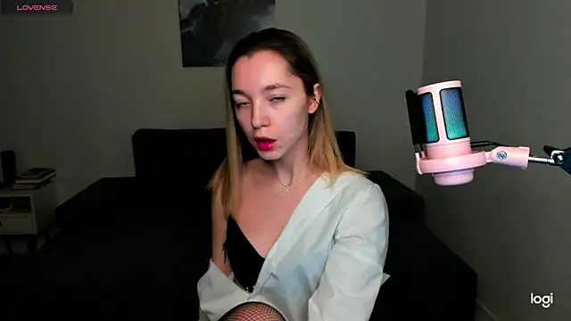 MiaThaine online show from 12/14/24, 01:59