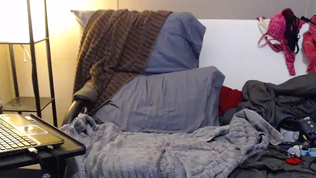 Snapshot of BurgawSub chatting on 10/12/25, 11:53 BurgawSub online show from 10/12/25, 11:53