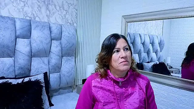 Snapshot of charlotte__G chatting on 11/04/25, 11:42 charlotte G online show from 11/04/25, 11:42