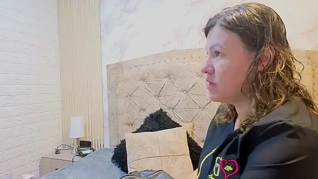 Snapshot of charlotte__G chatting on 11/07/25, 11:21 charlotte G online show from 11/07/25, 11:21