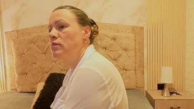 Snapshot of charlotte__G chatting on 11/08/25, 11:32 charlotte G online show from 11/08/25, 11:32