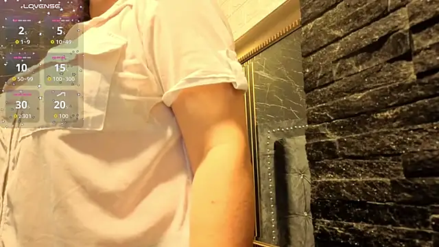 Snapshot of charlotte__G chatting on 11/17/25, 10:43 charlotte G online show from 11/17/25, 10:43