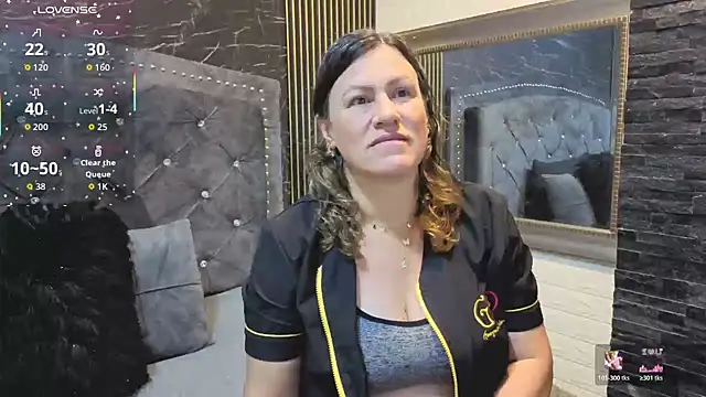 Snapshot of charlotte__G chatting on 11/21/25, 10:47 charlotte G online show from 11/21/25, 10:47