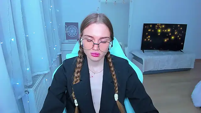 StellaLawless online show from 12/16/24, 08:26