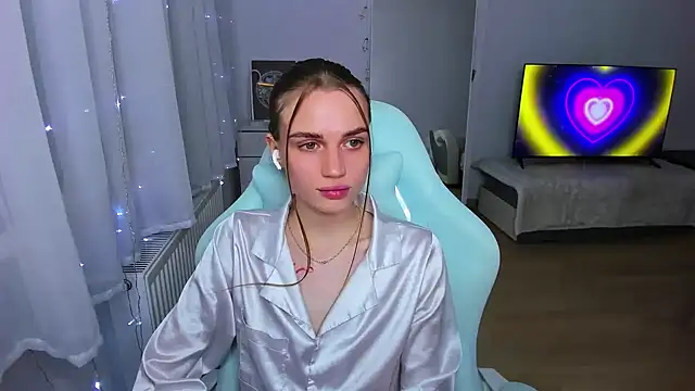 StellaLawless online show from 12/19/24, 10:42