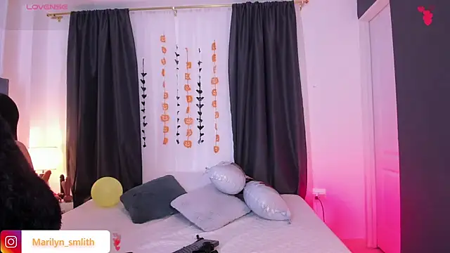 Snapshot of MarilynSmIith chatting on 10/10/25, 11:42 MarilynSmIith online show from 10/10/25, 11:42