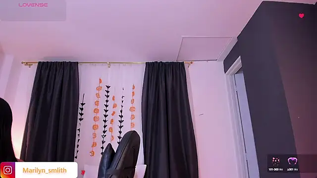 Snapshot of MarilynSmIith chatting on 10/17/25, 11:35 MarilynSmIith online show from 10/17/25, 11:35