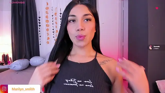 Snapshot of MarilynSmIith chatting on 10/18/25, 11:33 MarilynSmIith online show from 10/18/25, 11:33