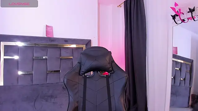 Snapshot of MarilynSmIith chatting on 12/04/25, 12:58 MarilynSmIith online show from 12/04/25, 12:58