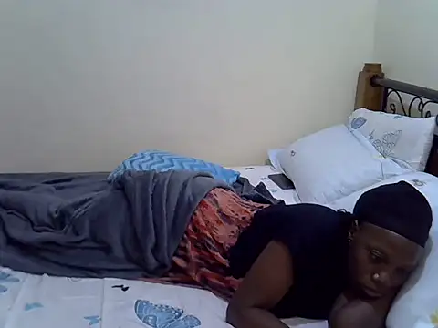 Sweet Bear online show from 10/06/25, 12:41