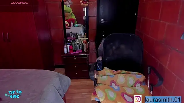 laura smith0 online show from 06/21/26, 04:09