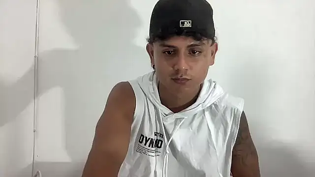 Snapshot of bob_petterson chatting on 11/19/25, 02:11 bob petterson online show from 11/19/25, 02:11