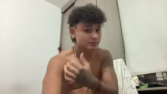 Snapshot of bob_petterson chatting on 11/30/25, 01:31 bob petterson online show from 11/30/25, 01:31