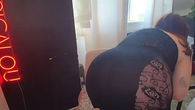 Snapshot of Bustyjessicalouu chatting on 03/18/25, 01:42 Bustyjessicalouu online show from 03/18/25, 01:42