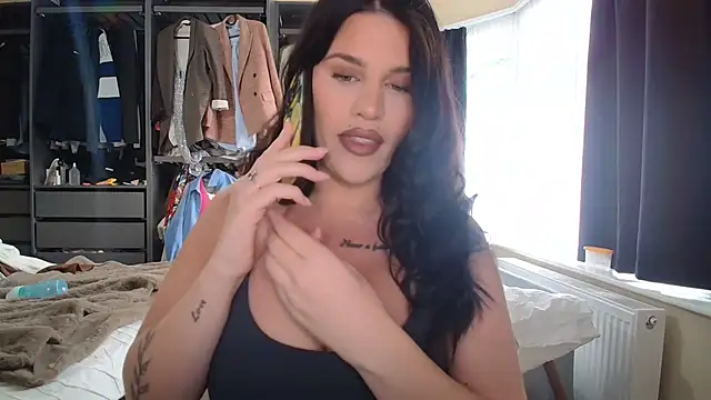 Snapshot of Bustyjessicalouu chatting on 10/15/25, 10:04 Bustyjessicalouu online show from 10/15/25, 10:04