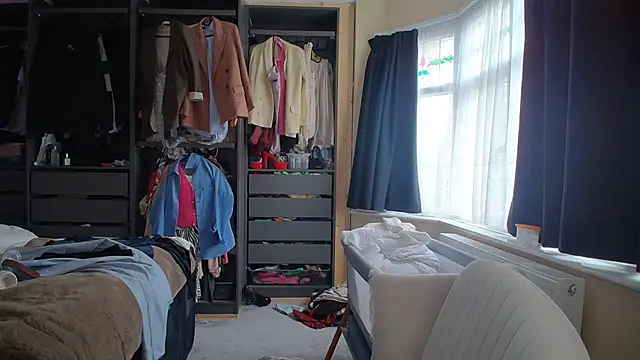 Snapshot of Bustyjessicalouu chatting on 10/17/25, 12:08 Bustyjessicalouu online show from 10/17/25, 12:08