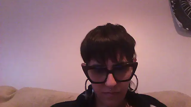 Snapshot of nickfxx chatting on 05/16/26, 11:36 nickfxx online show from 05/16/26, 11:36