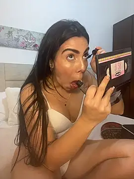 valecruz903 online show from 10/04/25, 07:45