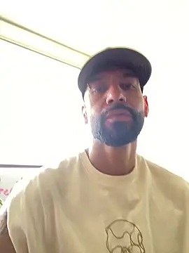 Snapshot of Yorby_Maxx1 chatting on 03/19/25, 05:17 Yorby Maxx1 online show from 03/19/25, 05:17