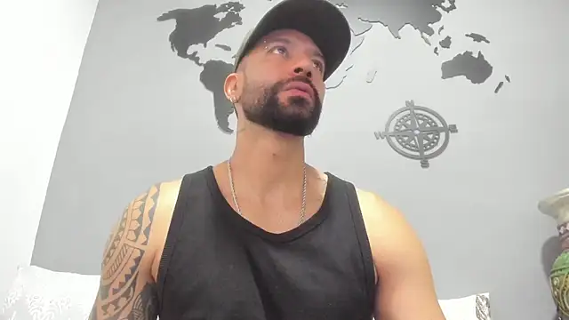 Snapshot of Yorby_Maxx1 chatting on 03/21/25, 10:17 Yorby Maxx1 online show from 03/21/25, 10:17