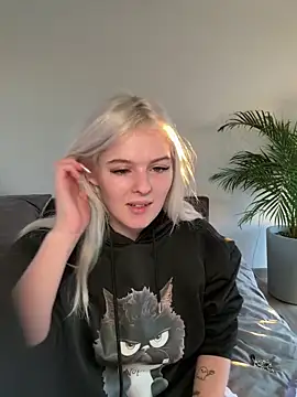 Snapshot of Allylove03 chatting on 01/02/25, 07:44 Allylove03 online show from 01/02/25, 07:44