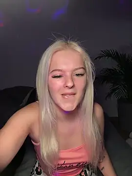 Snapshot of Allylove03 chatting on 01/05/25, 06:46 Allylove03 online show from 01/05/25, 06:46