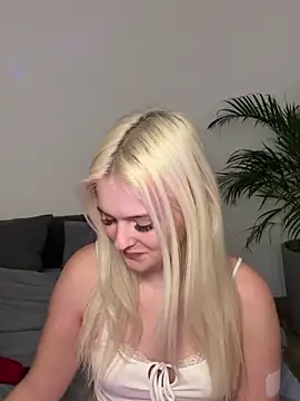 Snapshot of Allylove03 chatting on 01/11/25, 08:21 Allylove03 online show from 01/11/25, 08:21