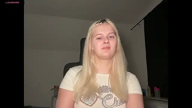 Snapshot of Allylove03 chatting on 09/12/25, 05:57 Allylove03 online show from 09/12/25, 05:57