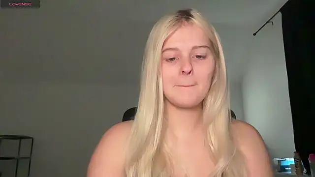 Snapshot of Allylove03 chatting on 09/14/25, 03:44 Allylove03 online show from 09/14/25, 03:44