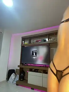 Snapshot of Julieta-sett chatting on 02/18/25, 04:15 Julieta-sett online show from 02/18/25, 04:15