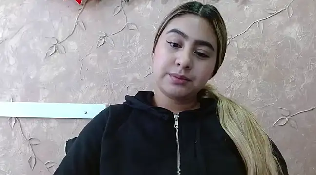 Miabonnett  online show from 12/23/24, 02:17