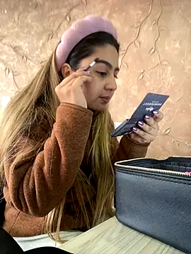 Miabonnett  online show from 09/17/25, 12:07