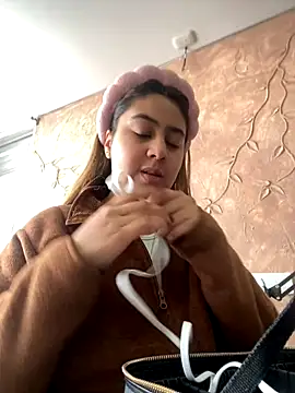 Miabonnett  online show from 10/09/25, 12:03