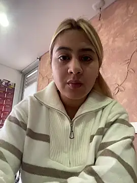 Snapshot of Miabonnett_ chatting on 10/23/25, 12:15 Miabonnett  online show from 10/23/25, 12:15