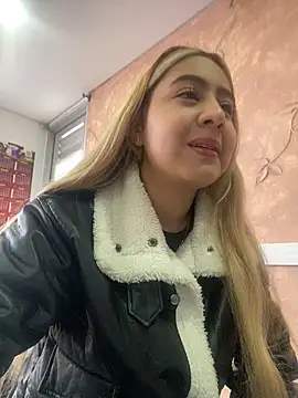 Snapshot of Miabonnett_ chatting on 10/30/25, 12:06 Miabonnett  online show from 10/30/25, 12:06