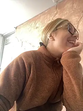 Snapshot of Miabonnett_ chatting on 11/03/25, 12:06 Miabonnett online show from 11/03/25, 12:06