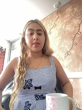 Snapshot of Miabonnett_ chatting on 11/08/25, 12:16 Miabonnett online show from 11/08/25, 12:16
