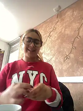Snapshot of Miabonnett_ chatting on 12/02/25, 12:21 Miabonnett online show from 12/02/25, 12:21