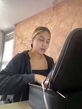 Snapshot of Miabonnett_ chatting on 12/15/25, 12:20 Miabonnett online show from 12/15/25, 12:20