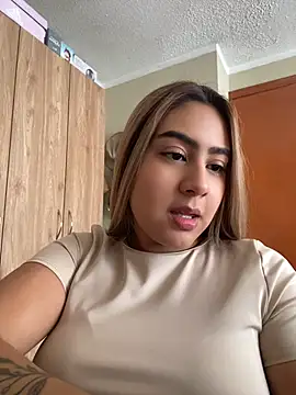 Snapshot of Miabonnett_ chatting on 07/04/26, 03:07 Miabonnett online show from 07/04/26, 03:07